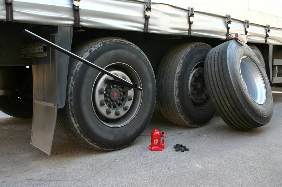 Tire Change And Towing Services How They Work Together in Memphis, TN